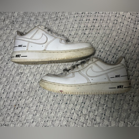 Nike Air Force 1 LV8 3 Youth size 13c white multiple logos shoes CJ4113-100 AF1 - Picture 3 of 6